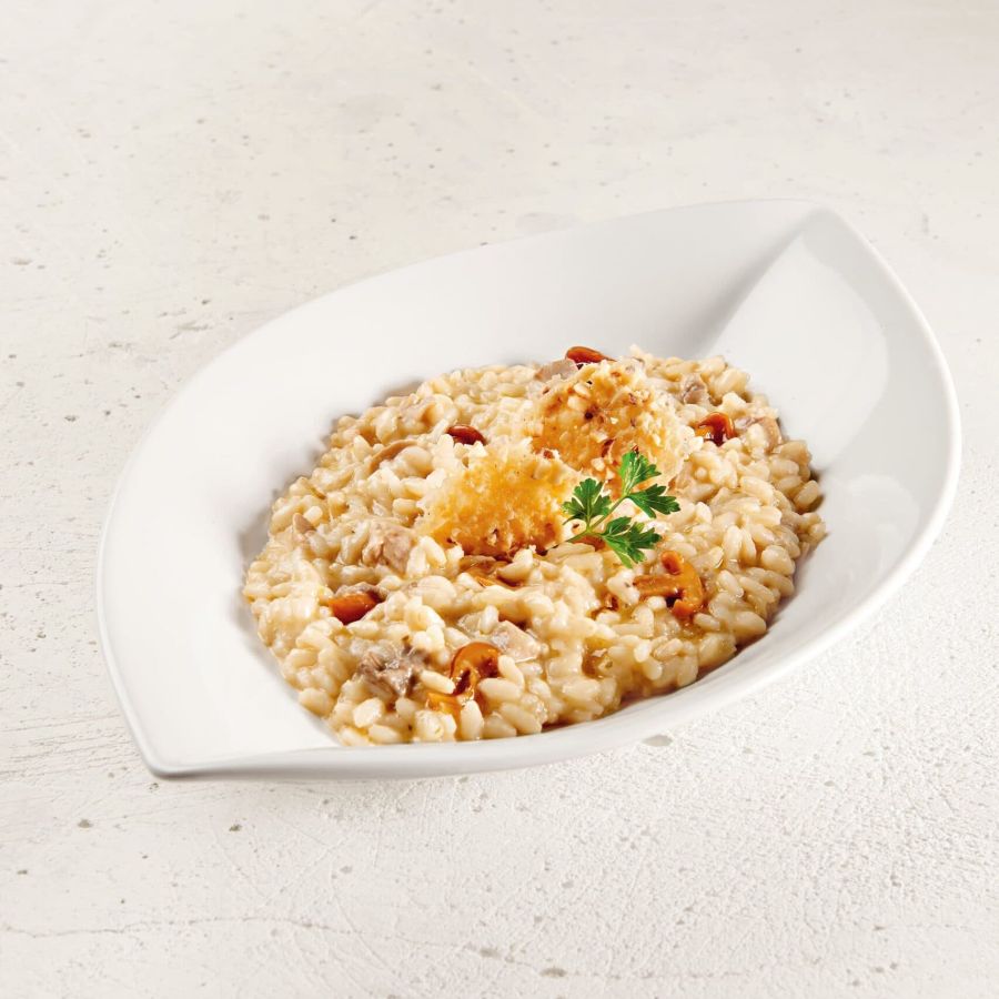 Risotto con boletus y crujiente  de parmigiano y avellanas