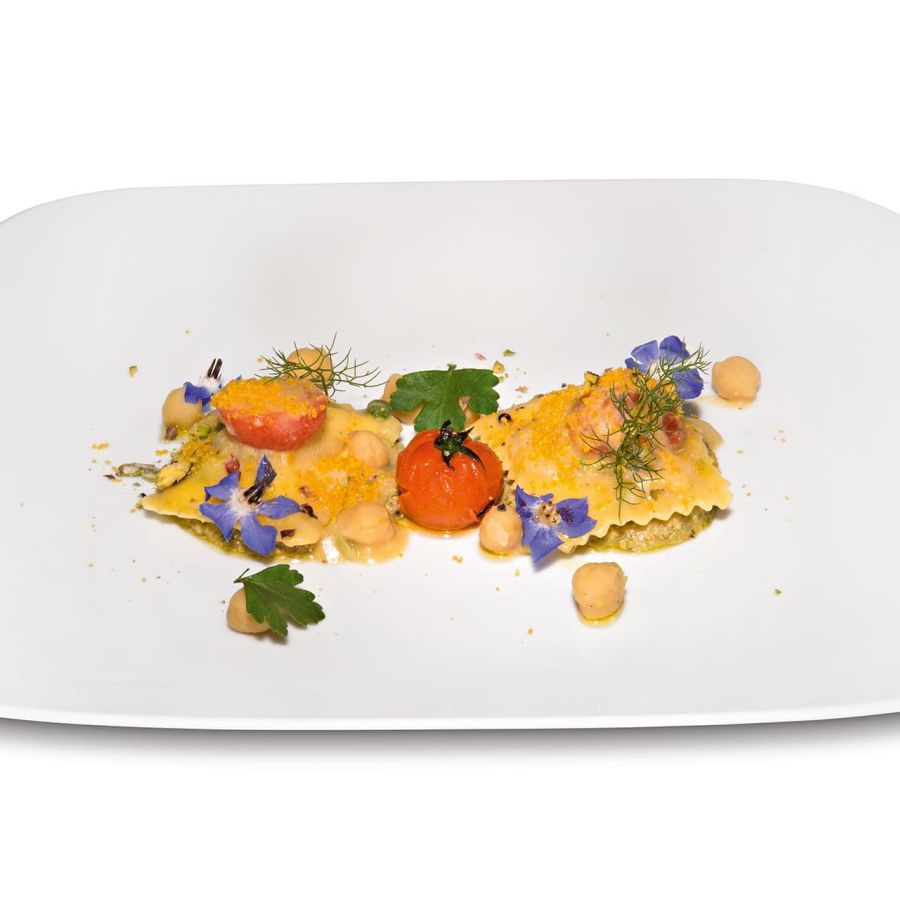 Bauletti® à la ricotta de brebis et pistaches de Sicile, purée de pois chiches, tomates cerises, et pesto de pistaches de Bronte