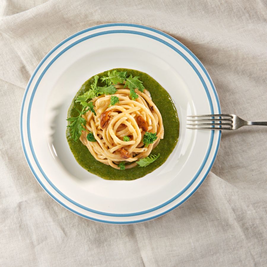 Troccoli sauté aux gonades d&rsquo;oursins sur des feuilles de navet à la crème