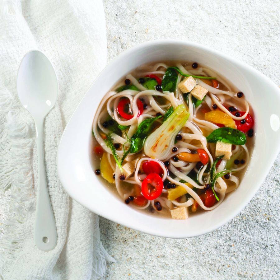 Linguine with vegetable, peas and lentils in “vegetarian ramen”