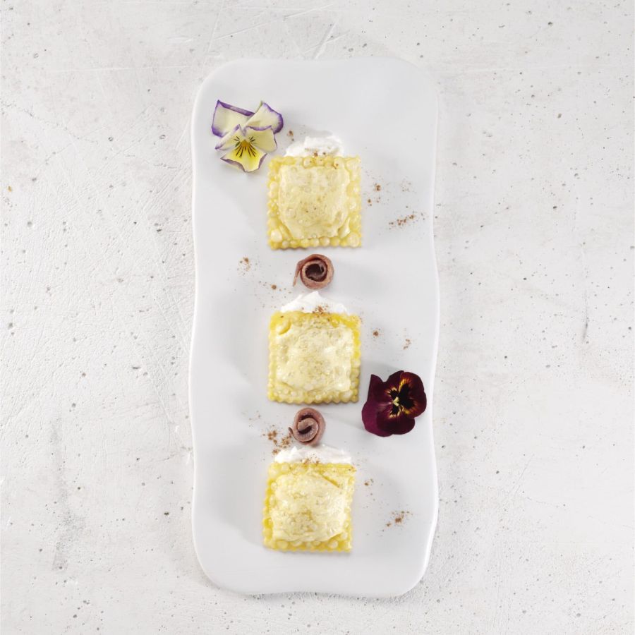 Tortelli mit Butternusskürbis mit frischem Ricotta-Schaum, Kantabrischen Sardellen und einem Hauch von Zimt