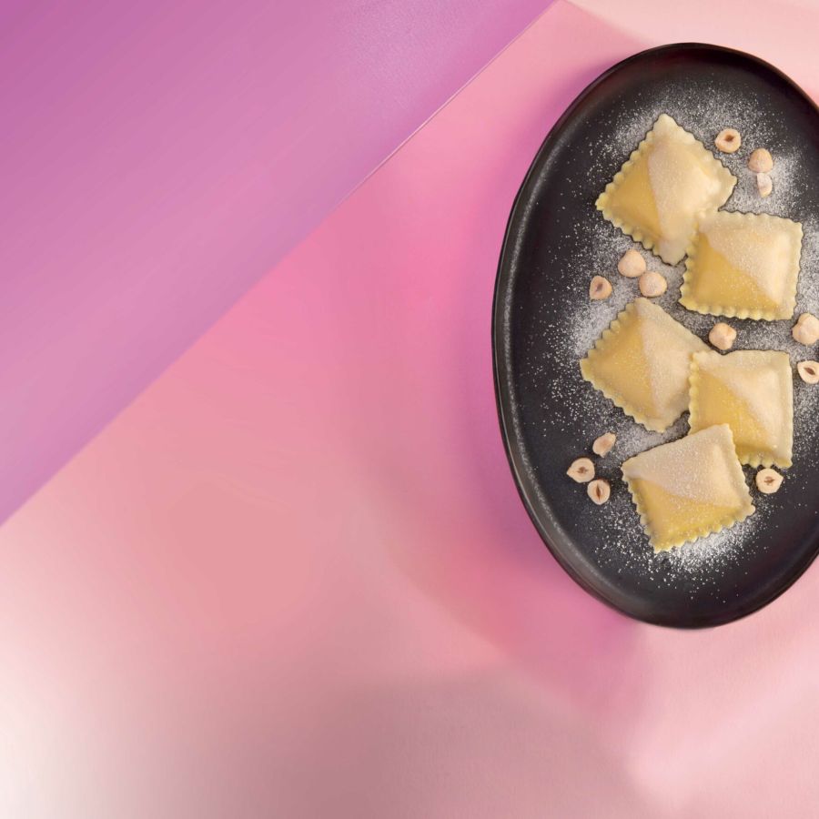 Scrigni® con queso burrata de Puglia glaseados con Ice Chocolate White, avellanas tostadas