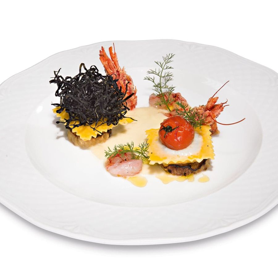 Scrigni® with scampi, eggplants with white wine, red prawns cooked and raw