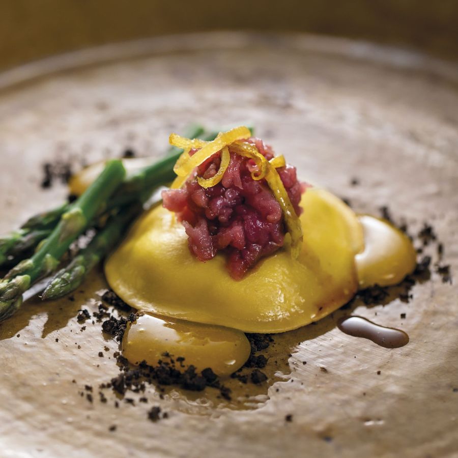 Panciotti® aux Pointes d’Asperges et Mascarpone, Tartare d&rsquo;Agneau, Œuf et Pointes d&rsquo;Asperges