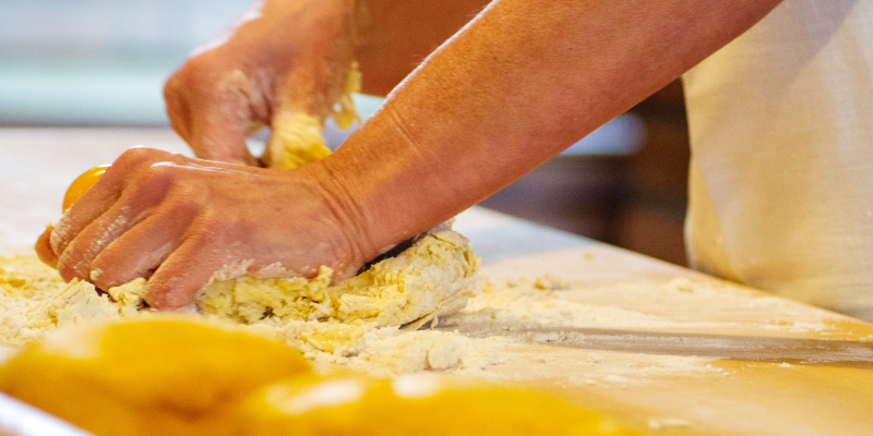 Die Finger im Teig. Die Kundenerfahrung nach Surgital.