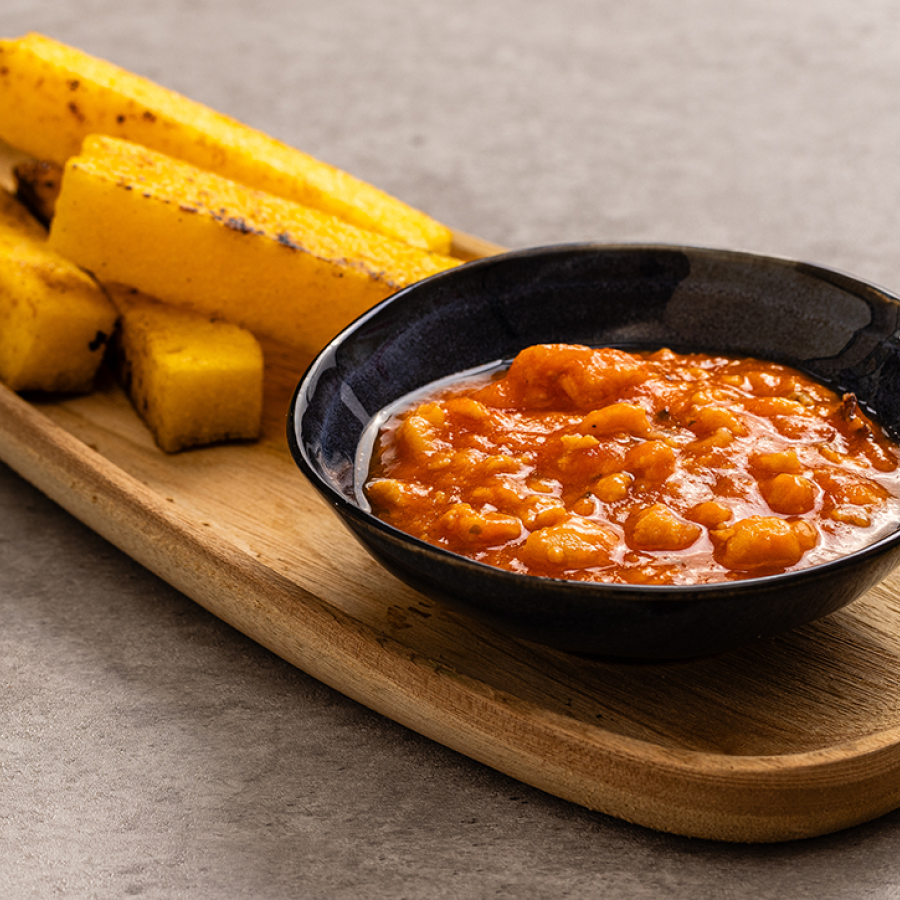 Crostino di polenta croccante con ragù di seppia