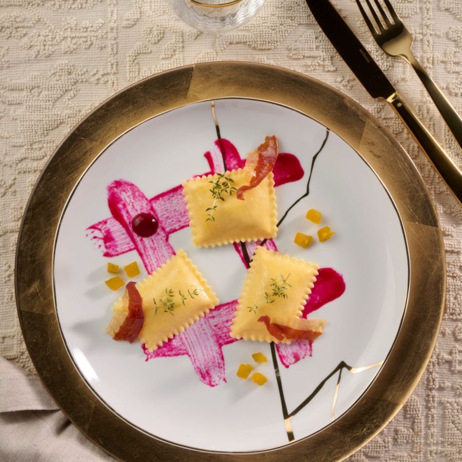 Bauletti® con funghi porcini e Taleggio DOP con cremoso di rapa rossa, zucca candita, vela di speck