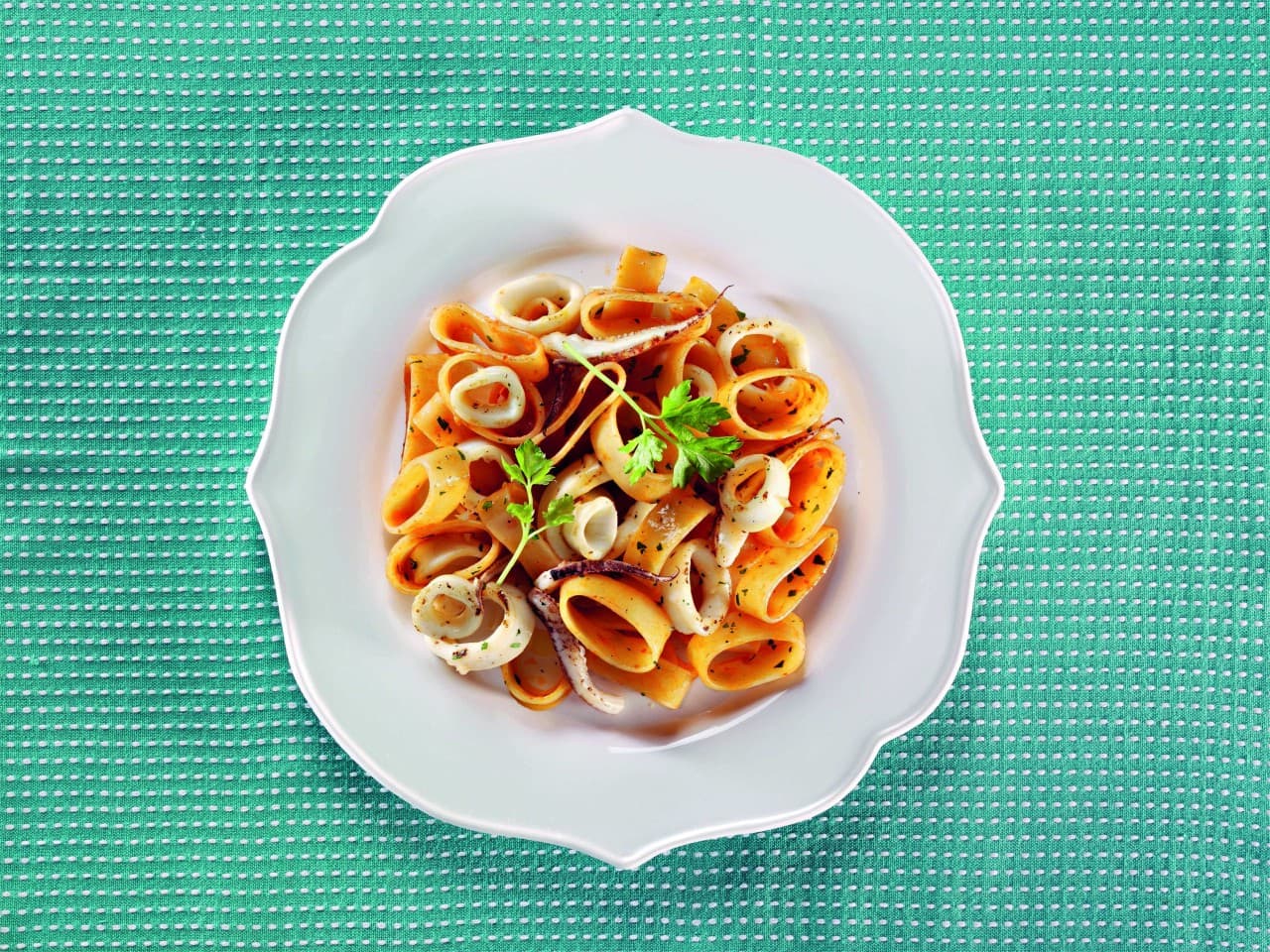Un piatto di Calamarata alla napoletana, ricetta di Surgital®