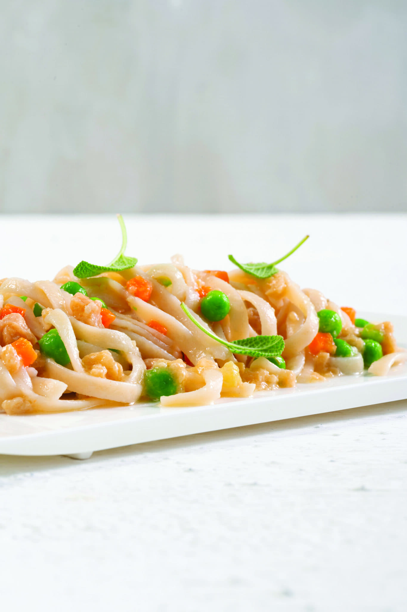 Surgital - Ricette - Linguine di verdura, piselli e lenticchie con ragù bianco di "non salsiccia" e piselli dolci